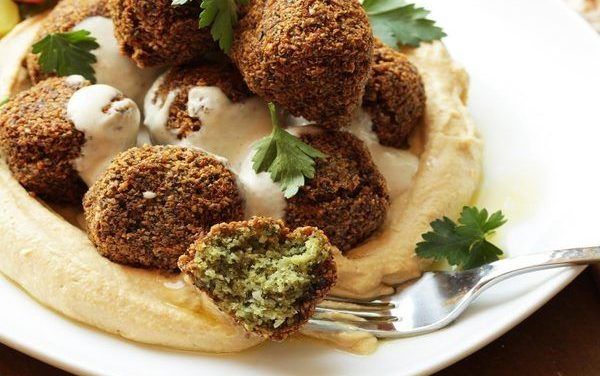 Falafel y salsa de yogurt (Tradicional Israelí)